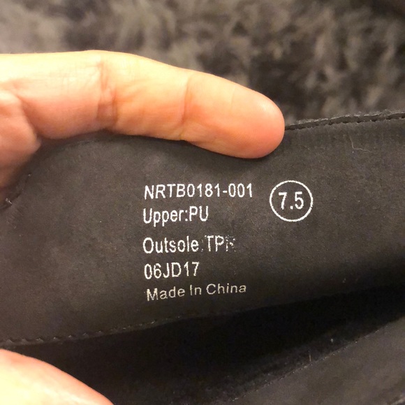 Naughty monkey boots - Picture 3 of 3